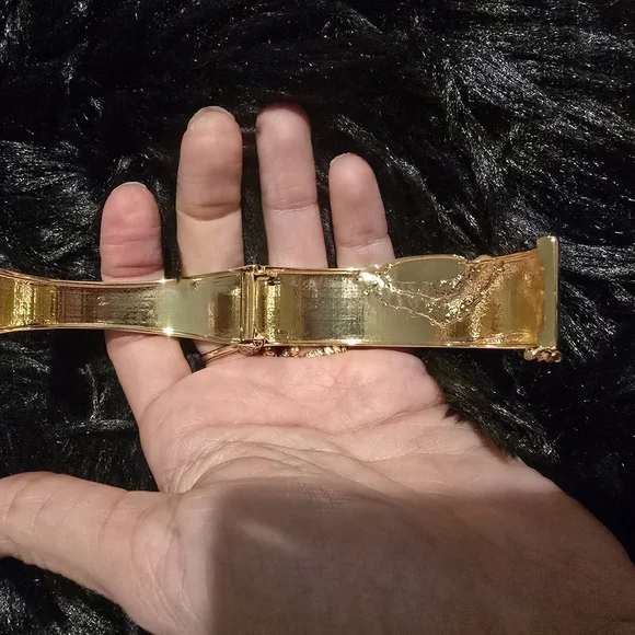 Elegant Gold and Silver Women's Bracelet and Ring Set - Picture 12 of 15